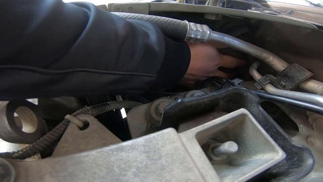 Renault Clio Kısa Far Ampulu Değişimi. Renault Clio K7J How to replace the headlight bulb смотреть онлайн