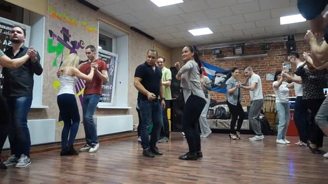 Бачата - Учим базовый шаг смотреть онлайн