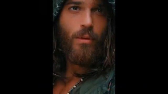 He said that famous producer Can Yaman slapped Demet Özdemir and then they deleted the footage! смотреть онлайн