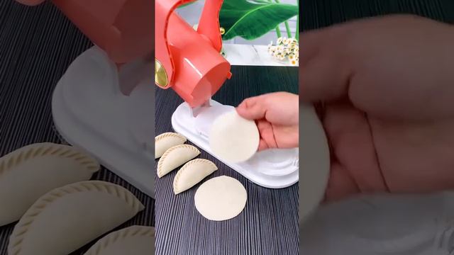 Лайфхак: Как Просто и Быстро Сделать Идеальные Пельмени с Помощью Прибора смотреть онлайн
