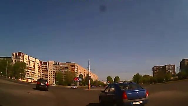 Уже с утра было понятно, что сегодня будет день жестянщика смотреть онлайн