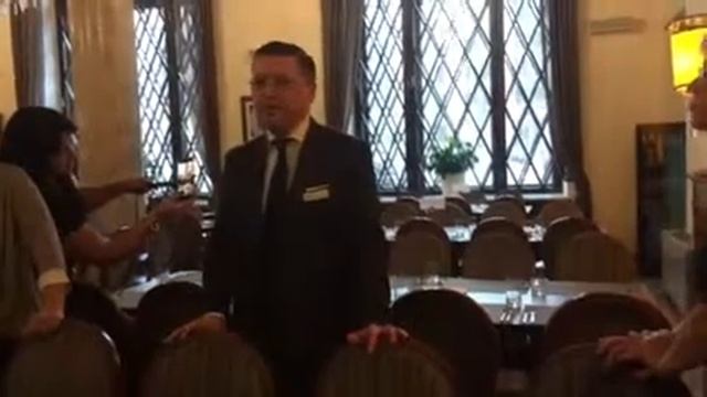 Ресторан в гостинице Хилтон Ленинградская, где мы почетные гости...) смотреть онлайн