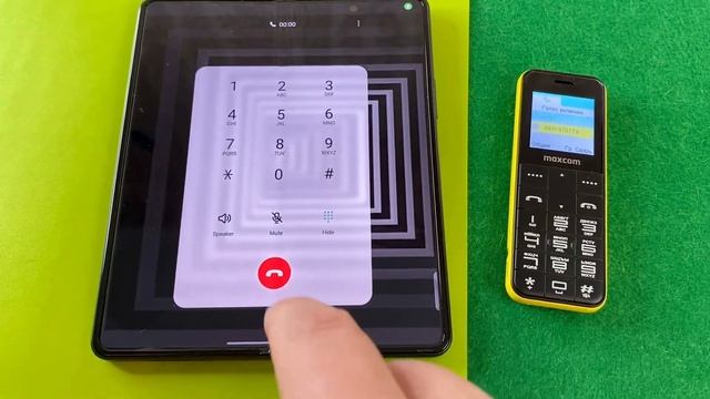 Z Fold 3 vs MM111 Incoming call & outgoing call (Samsung Galaxy vs Maxcom) смотреть онлайн
