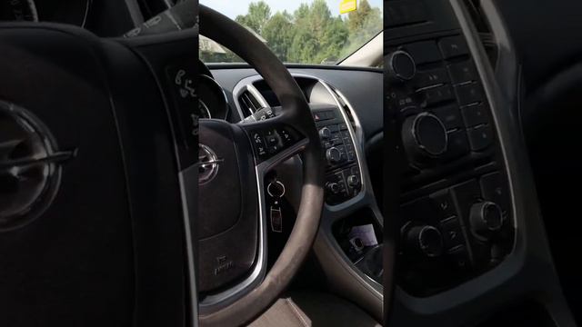 Opel Astra J Sport Tourer смотреть онлайн