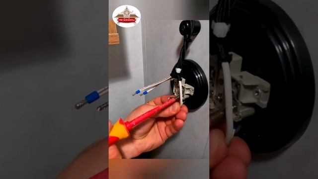 ?? Монтаж пластиковой ретро-розетки от МезонинЪ #ретроэлектрика #монтаж #усадьба #shorts #дача смотреть онлайн