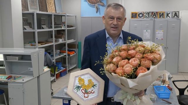 Александр Дрозденко поздравляет дорогих женщин с 8 марта