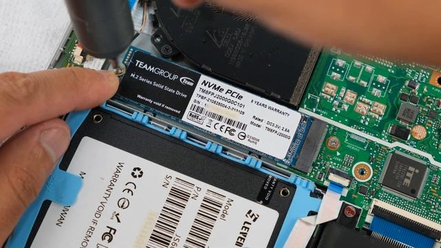 Upgrade Laptop?Asus VivoBook 14 X412 | Instalar/Cambiar SSD en M.2, Memoria RAM y HDD/SSD de 2.5" смотреть онлайн