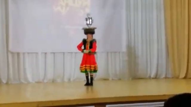 "Танец с самоваром" Исполняет Хажиева Исламия. Постановщик Лутова Ляйсан Хамитовна. смотреть онлайн