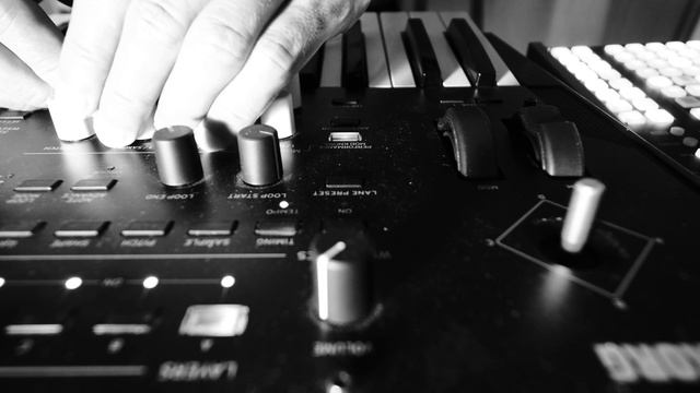 Korg Wavestate custom patch/preset performance - Build & Destroy смотреть онлайн