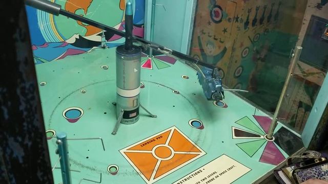 Old Moon Lander Arcade Game смотреть онлайн