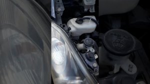 Снятие правой фары тойота виш 2005 г. часть 2.