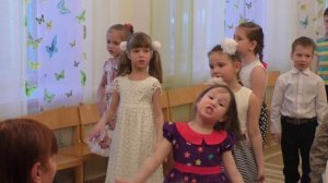 Дети поют песню о бабушке и маме. Утренник 8 марта в детском саду подготовительная группа.