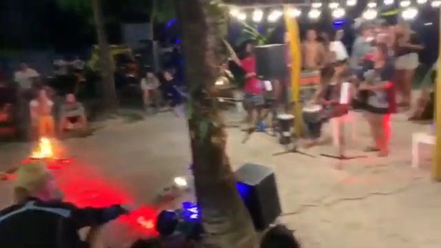 Welcome to jamrock- Acoustic Session at Buyoms Siargao смотреть онлайн