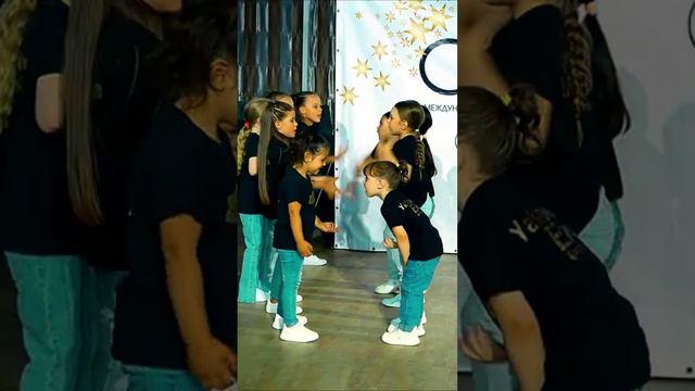 Кто пойдет на подиум первый . смотреть онлайн