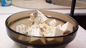 Постный греческий салат с жареным сыром тофу | Как правильно приготовить тофу