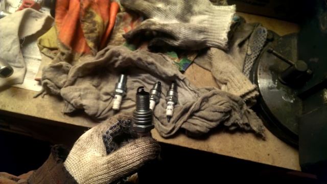 Москвич ИЖ-412: свечи выкручены. Осмотр