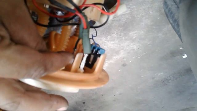 Peugeot 207 ano 2010 com DEFEITO NO CHICOTE Da bomba de combustivel смотреть онлайн