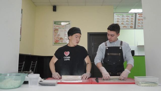 Крутим роллы. Как это делать правильно. смотреть онлайн