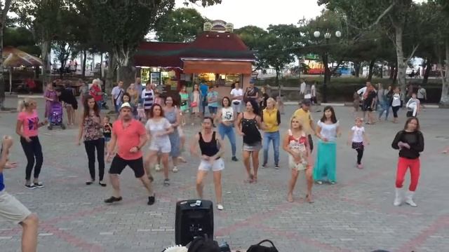 Веселые танцы/Оупенэйр/Димарго/Танцы на улице/Феодосия/Часть # 2/Социальные танцы/смешные танцы смотреть онлайн