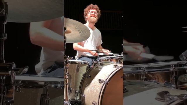 Рекомендую слушать де конца. Классный перкуссионист Svaneborg Kardib. Jazz music смотреть онлайн