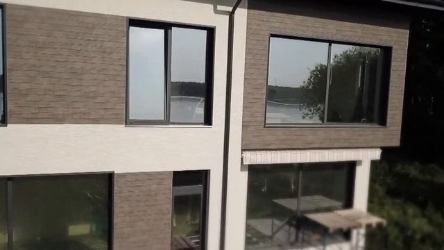 Панели KMEW под штукатурку и дерево в разных плоскостях - облицовка дома от КМ-Технология. смотреть онлайн