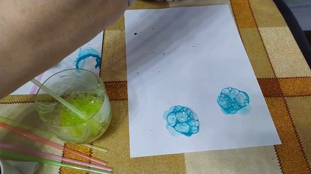 Раскрашиваем рисунок при помощи мыльных пузырей. Детские забавы. Карантин смотреть онлайн