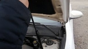 Замена газовых упоров на капот КАМРИ