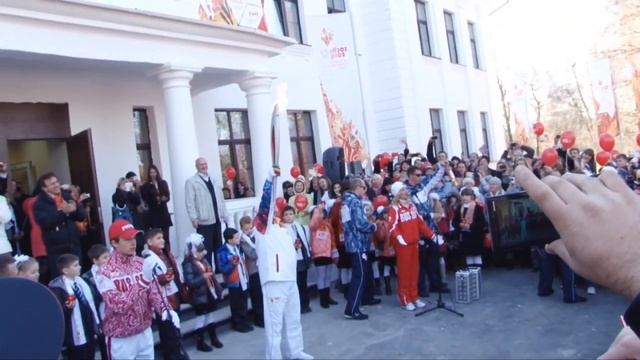 В Ясной поляне зажгли факел Олимпийского огня смотреть онлайн