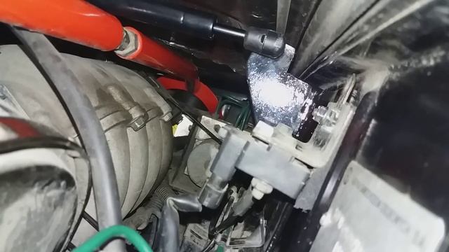 Газовый упор капота в ланос. Как это работает. смотреть онлайн