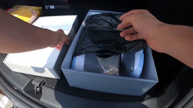 Making Over $1,000+ On Jordans смотреть онлайн