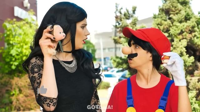 Wednesday Addams vs Enid: Siapa yang Gambar Lebih Bagus? Trik Gambar Keren oleh Gotcha! смотреть онлайн