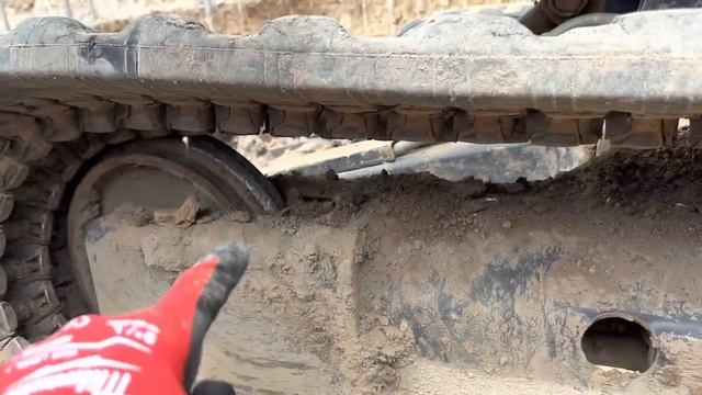 How to put the the track back on a mini excavator without any tools смотреть онлайн