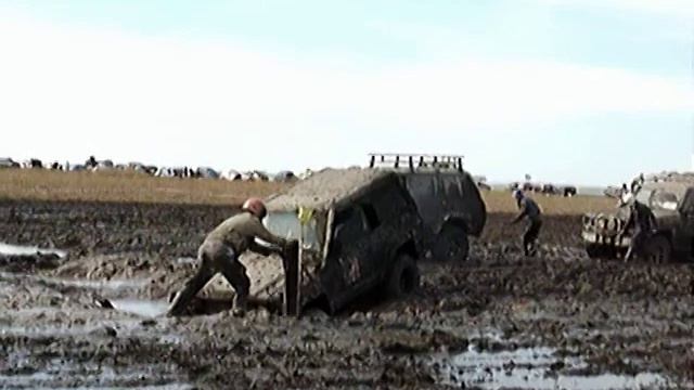 Грязь, грязь, грязь. Ужасная грязь. Mud, mud, mud! Awful mud! смотреть онлайн