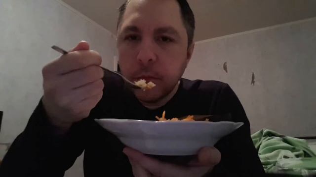 ASMR EATING SOUNDS. ЖАРЕНАЯ ЯИЧНИЦА И САЛАТ МОРКОВКА ПО КОРЕЙСКИ. ОБЖОР. смотреть онлайн
