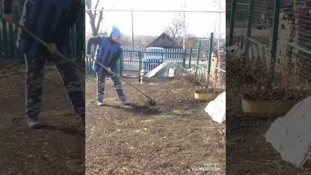 Уборка на дачном участке, Кочкурово, Мордовия, деревенские люди смотреть онлайн