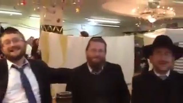 Хасиды поют Крылатые качели... смотреть онлайн