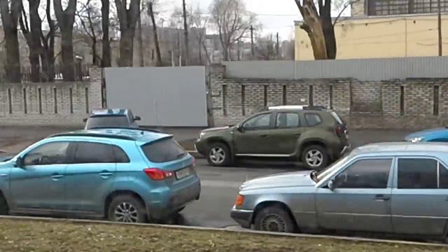 Машины много паркуются смотреть онлайн