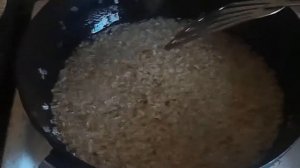 Ленивый Рис с Кукурузой и Куриными Голенями.