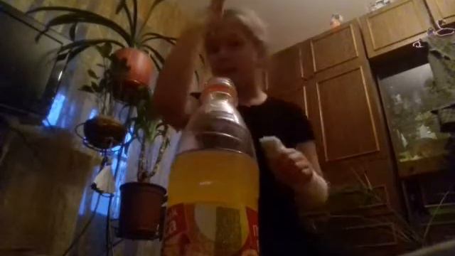 Играю в мячик с бутылкой👍❤ смотреть онлайн