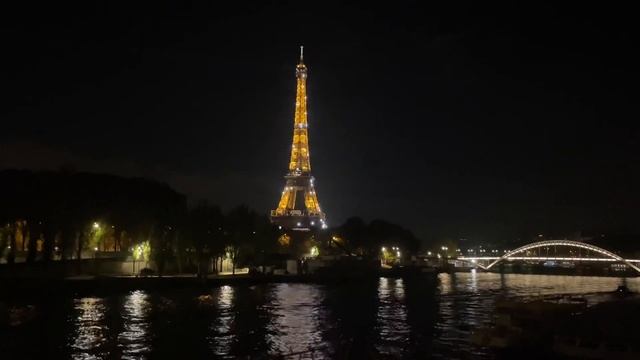 Eiffel Tower at night | Tour Eiffel 4K | Paris walking tour 4K | A walk in Paris смотреть онлайн