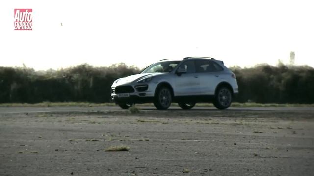 Porsche Cayenne Turbo vs Cayenne Turbo S - Auto Express смотреть онлайн