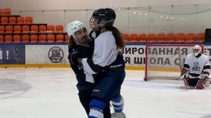 ХОККЕЙ НА ФИГУРНЫХ КОНЬКАХ!