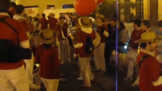 уличный оркестр в Валенсии смотреть онлайн