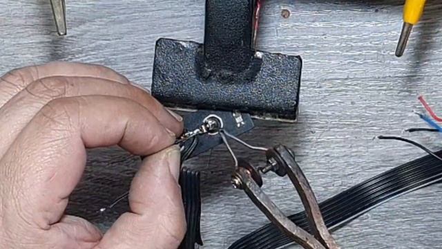 How to Make an AUX input from a Defective CD Player смотреть онлайн