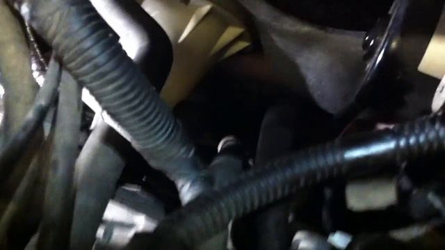 2000 Ford Focus ZTS 2.0L DOHC. MTX-75 manual transmission. Replacing shifter cables. смотреть онлайн