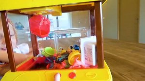 МИЛАНА Раcстроена Не ВЫИГРАЛИ ИГРУШКУ в АВТОМАТЕ! Что Придумал ПАПА Скетч Челлендж Family Box