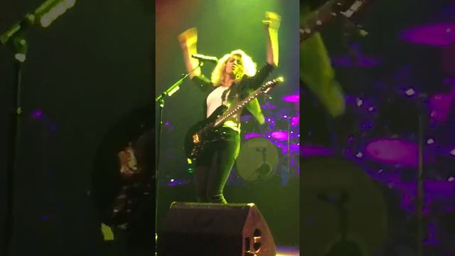 Tori Kelly performing Expensive at the 02 Manchester Ritz 2 смотреть онлайн