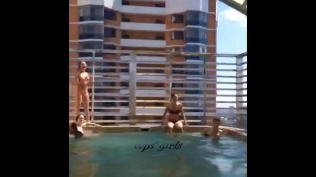Когда мы с подружками одни, When my friends and I are alone смотреть онлайн