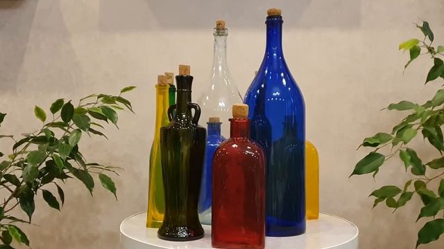 Цветное стекло. Бутылки в интерьере. Кухонный декор (три из под вина. смотреть онлайн