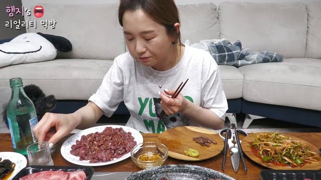 리얼먹방:) 돌판 한우 모듬구이 (ft,육회) ★ 소주는 필수!!ㅣHanwoo (Korean BEEF)ㅣREAL SOUNDㅣASMR MUKBANGㅣ смотреть онлайн